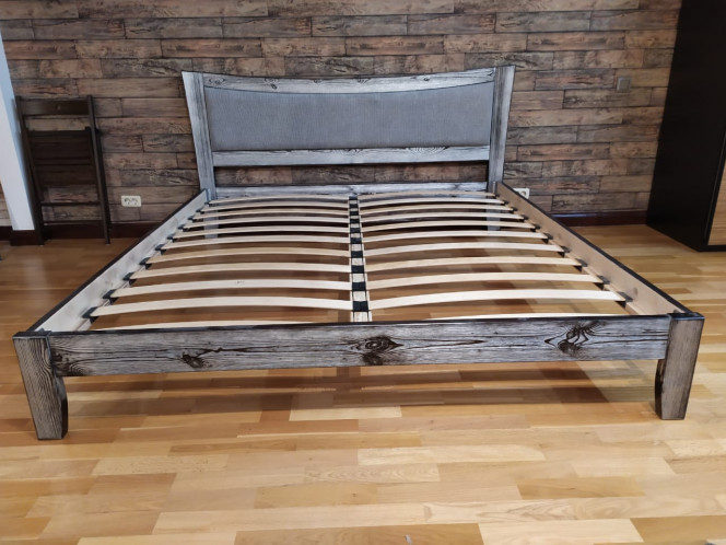 Кровать двухспальная с мягким изголовьем из натурального дерева Аврора, массив сосны, цвет венге с серебряной патиной.